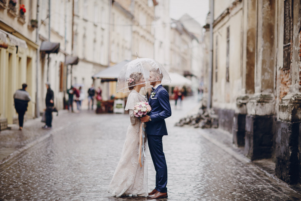 How to Handle Wedding Day Disasters Like a Pro! image